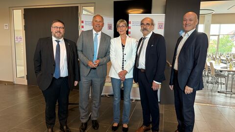 v.l.n.r.: Michael Welter, HMdI; Minister Prof. Dr. Roman Poseck, HMdI; MdL a.D. Eva Goldbach, Hess. Rechnungshof; Dir. Dr. Ulrich Keilmann, Hess Rechnungshof; Bgm. a.D. Volker Mosler, HMdI