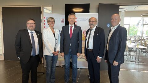 v.l.n.r.: Michael Welter, HMdI; MdL a.D. Eva Goldbach, Hess. Rechnungshof; Sts Martin Rößler, HMdI; Dir. Dr. Ulrich Keilmann, Hess Rechnungshof; Bgm. a.D. Volker Mosler, HMdI