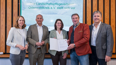 Innenminister Roman Poseck mit dem Bürgermeister von Reichelsheim, Stefan Lopinsky, MdL Sandra Funken, MdL Rüdiger Holschuh, Verwaltungsleiterin Stefanie Ampferl .